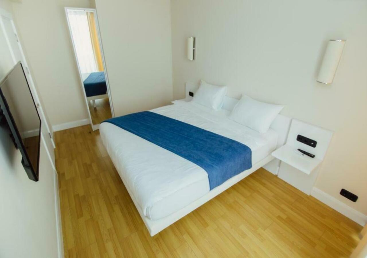Aparthotel Orbi City Sea View Батуми Екстериор снимка