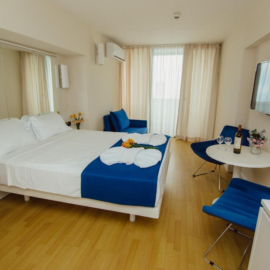 Aparthotel Orbi City Sea View Батуми Екстериор снимка