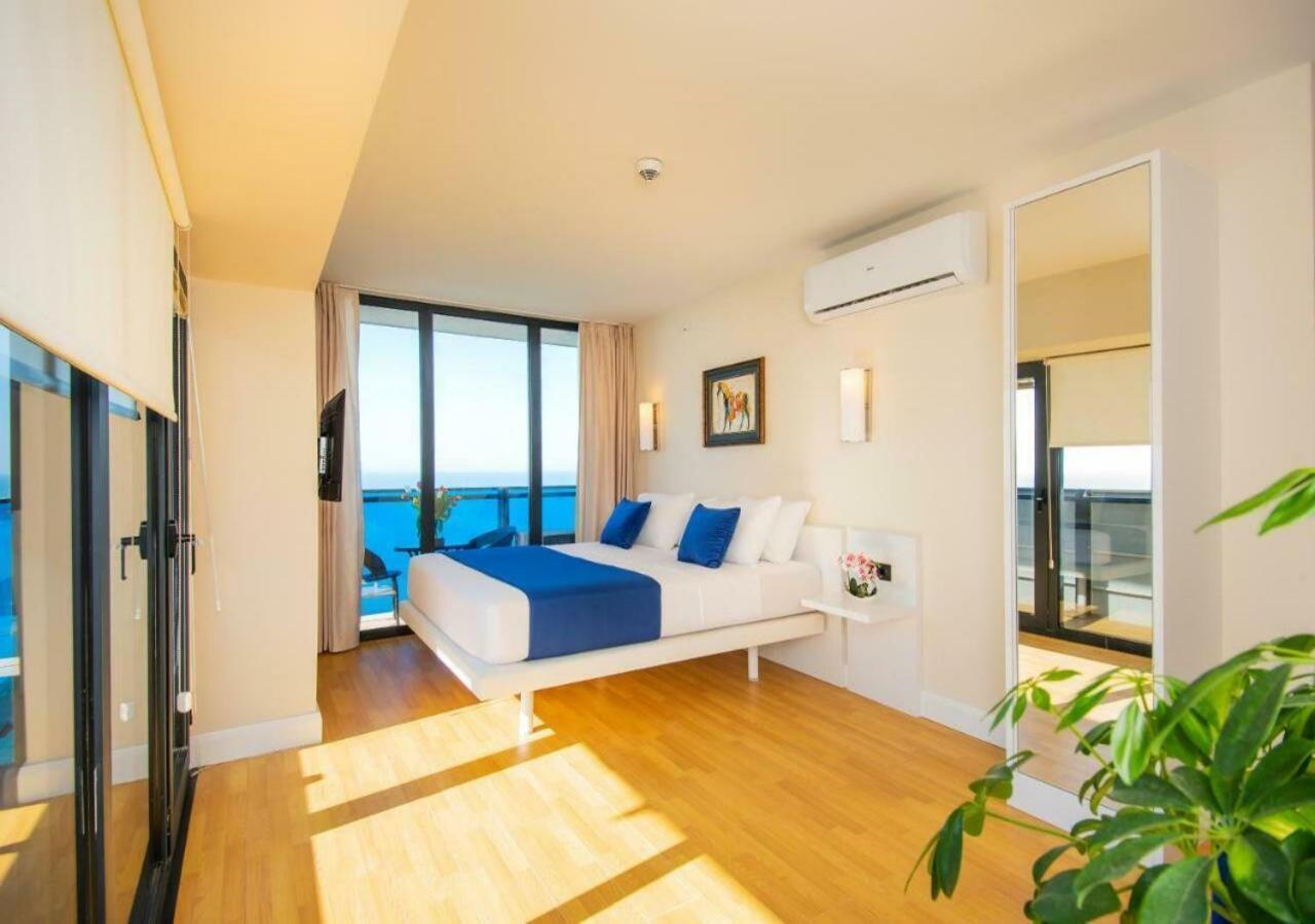 Aparthotel Orbi City Sea View Батуми Екстериор снимка