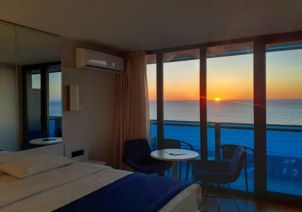 Aparthotel Orbi City Sea View Батуми Екстериор снимка